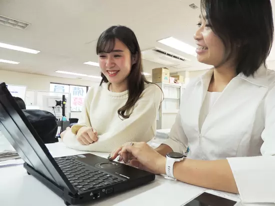 ＊警備会社ですから男性が多いイメージがあるかもしれませんが、内勤職は女性が活躍中＊