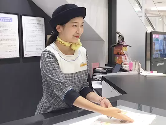 小さいお子様から高齢者の方まで、幅広い層のお客様とコミュニケーションが取れるお仕事です♪