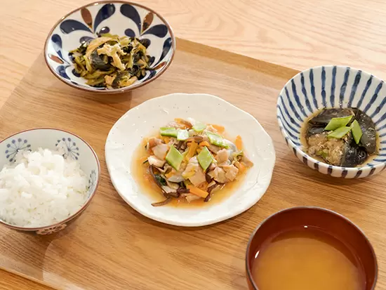 施設内で調理した食事も可能(※日勤のみ)