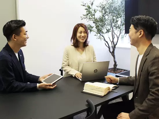 社内ミーティングは年次に関係なく話しやすい雰囲気がポイント！