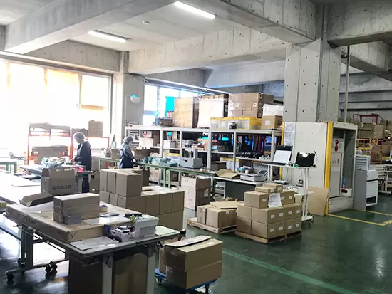 江戸川区臨海町の葛西トラックターミナル内に2フロア、約400坪の倉庫を保有しています。