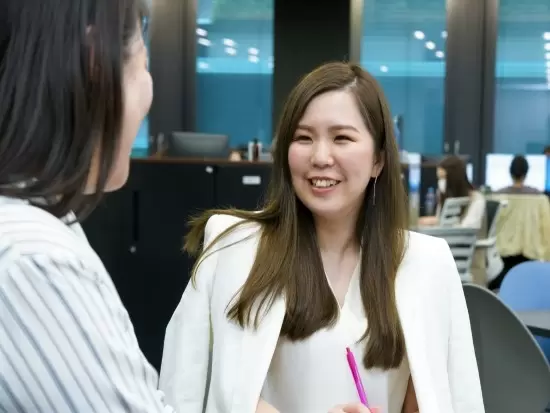 昨年11月にオフィスを移転しました！社内では20代～30代の若手層が多く活躍しています！