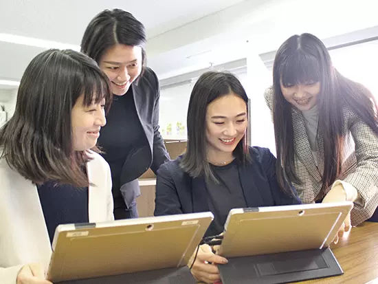 20～60代の幅広い世代が在籍しています。