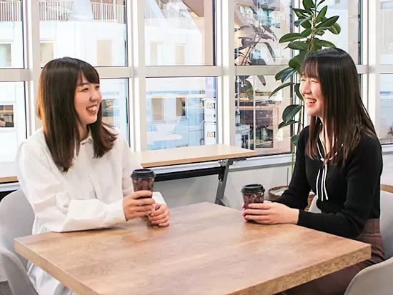 コミュニケーションを多く取りながら業務を進めていきます。