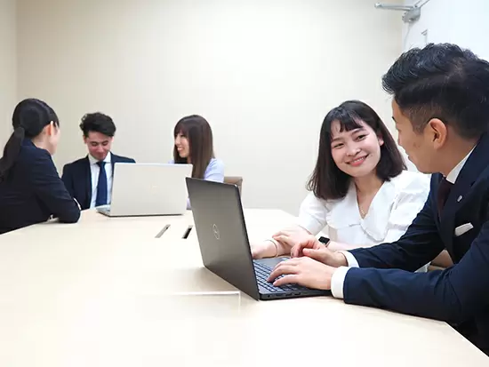 バックオフィスは スリムな体制だからこそ社長との距離は近く、経営者視点も身につきます。