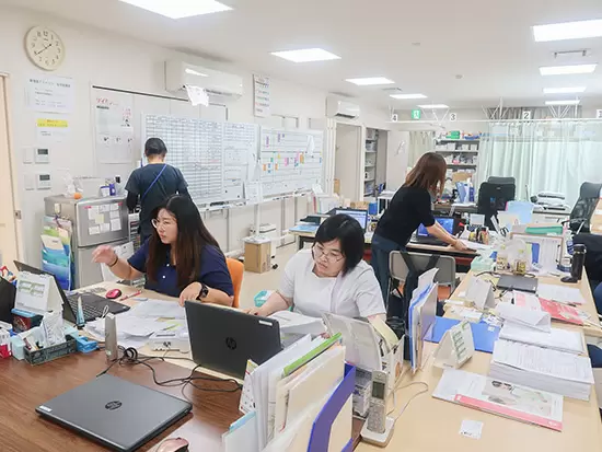 1フロアのオフィスで、別ポジションの社員ともコミュニケーションが取りやすいです。