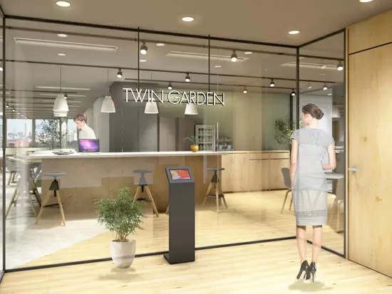 3月末には渋谷駅に隣接する新オフィスに移転。バーカウンターもあるフリーアドレスのオシャレな空間です
