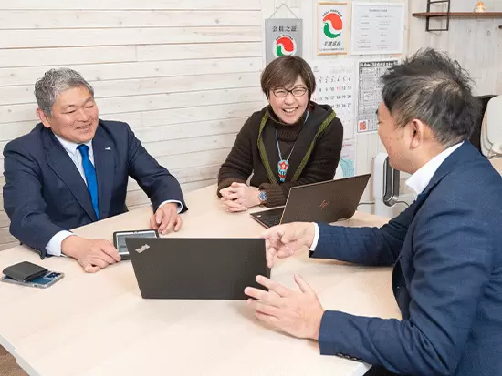 代表との距離が近く、積極的にアイデアを伝えやすい環境！あなたのノウハウをフルに活用して働けます◎