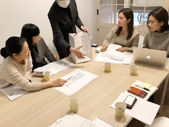 本社では20～50代の女性スタッフが多数活躍中！安定した基盤をもとに長く働ける職場です♪