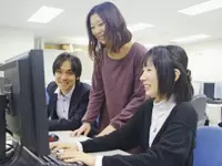先輩社員がしっかりフォローするので経験が浅い方もご安心を！女性のマネージャーがいるのも心強いですね。