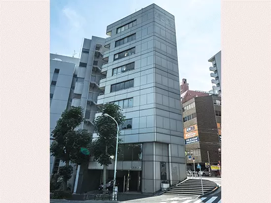 オフィスビルから一般住宅、ログハウスまで多岐にわたる不動産を扱っています。