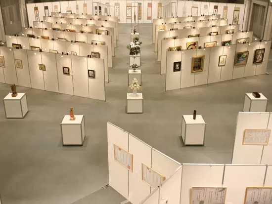 個展や展覧会、イベント、さらには書籍制作まで。日本芸術を多彩な方法でアプローチしています♪