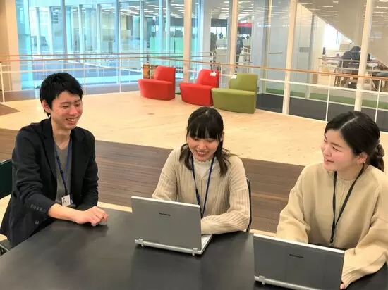 綺麗なオフィスも自慢の一つ。全員で協力しながら取り組んでいます。