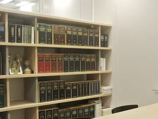 専門書も用意されているので、これから勉強して社労士を目指したい方にも最適な環境です