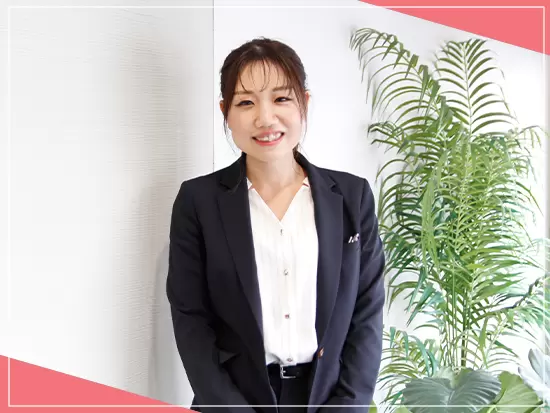 ご家族のお客様が来店した時、お子様と遊ぶこともあって楽しいです。／事務職