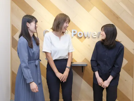 多彩なバックグラウンドを持つITベンチャー！自由な社風から様々な意見が日々活発に発信されています！