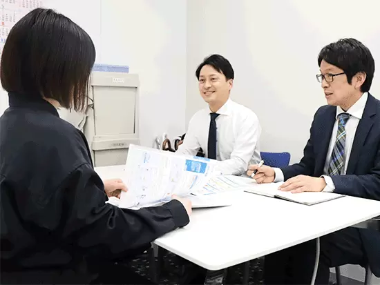社内外問わず、多くの方とコミュニケーションを取る仕事です♪