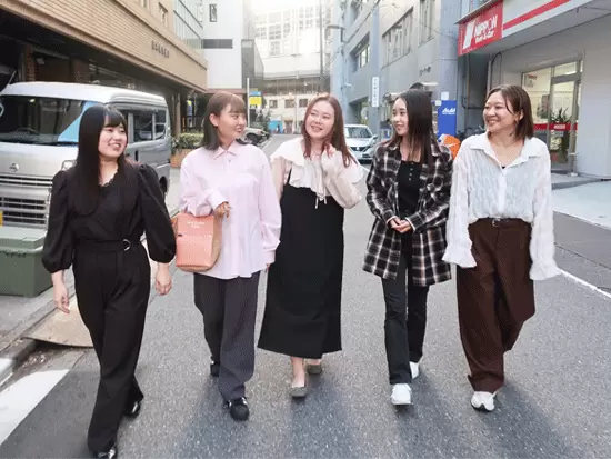 20～30代活躍中！お昼には、全員でランチに行くことも♪