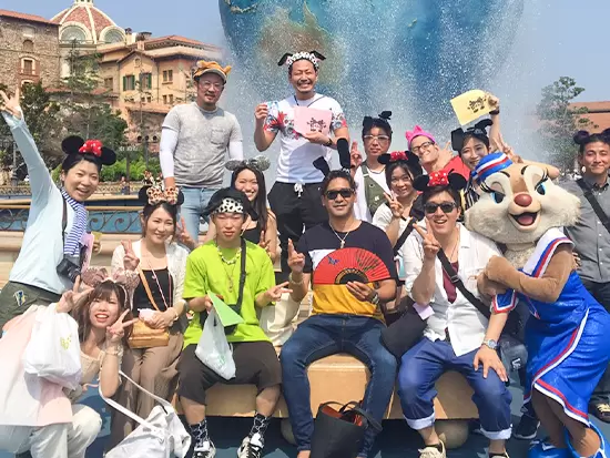 仕事を通じて信頼関係が生まれ、全員で遊びに行くほど！