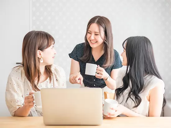働くママ社員も多く、長期的なキャリアを見据えて働ける環境です◎
