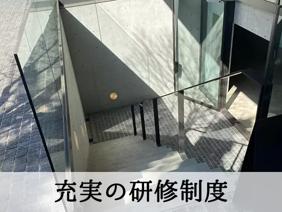 元CAによるハイレベルな接遇研修を用意しています。