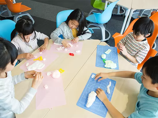 子どもの探求心を引き出すようなプログラム企画を実施しています♪