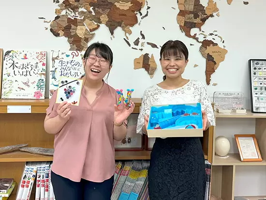 部署は少人数制でアットホームな雰囲気。未経験でも気軽に質問できる環境です。