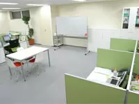 オフィスはすっきりしたデザイン。働きやすさも考慮されています