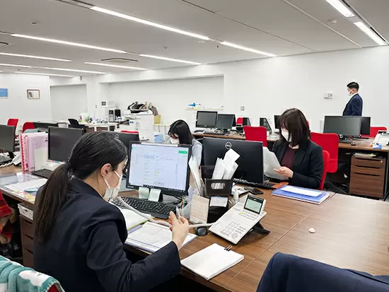 20代・30代・40代のスタッフが和気あいあいと活躍中！