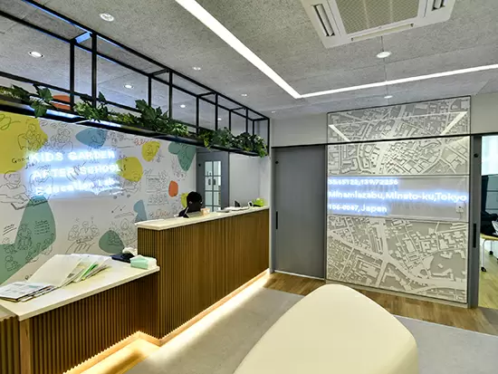 上場企業という安定基盤のもとで、約70の施設を運営。グローバル展開も計画中。