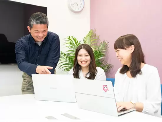 社内は明るくコミュニケーションも活発に取っています。