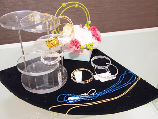 国内・海外製の高品質ジュエリーの販売＆健康アクセサリーの企画販売を行う