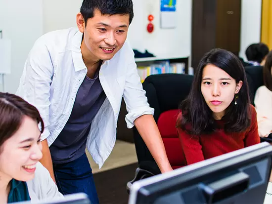 サポート体制抜群！隣には先輩が常駐しているので分からないことはすぎに聞ける環境です！