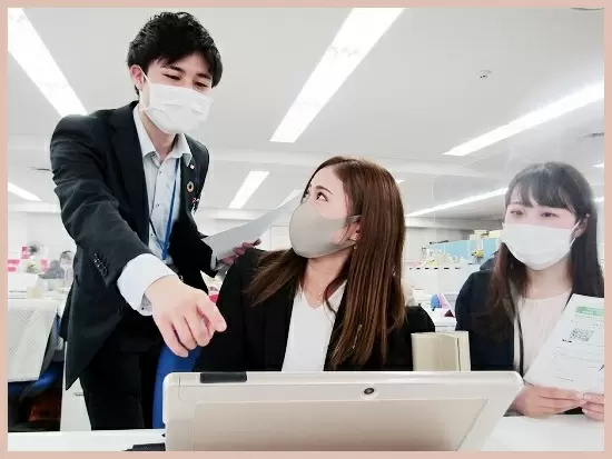 ★万全の研修でイチから知識を学べるうえに、専門的知識も身につけられます。