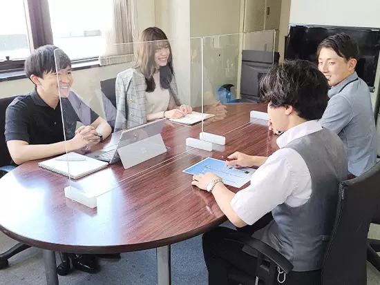 社内でのコミュニケーションが活発なので、意見やアイデアを自由に伝えやすい環境◎