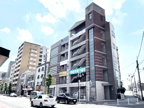 駅から徒歩10秒のオフィス！雨の日に傘を忘れても問題ありません◎