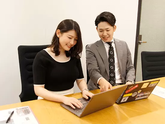 若手が多く活躍する当社だからこそ、未経験者にも優しく教えていきます！