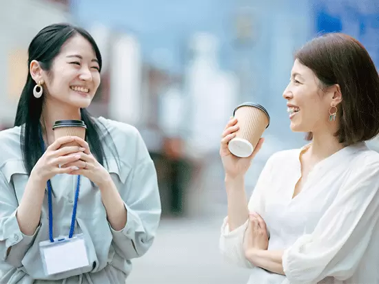 残業代は1分単位で全額支給。繁忙期もありますができるだけ定時退社を目指しています。