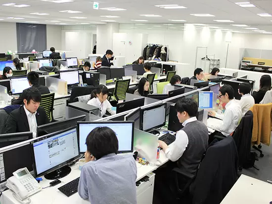 コンサルティング、Web制作（デザイン～コーディング）、Web運用を一貫提供