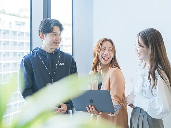 表彰制度ではバックオフィス社員が表彰されることもしばしば。社員全員が主役の会社です！