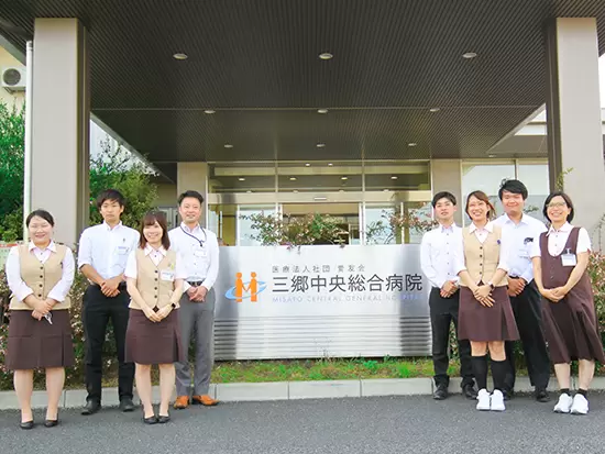 総務課チームの合言葉は「笑顔」。明るく和やかな雰囲気が自慢です！