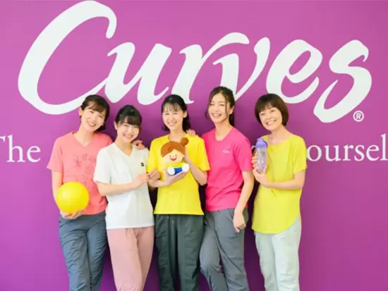 20代～40代後半まで幅広い年齢のスタッフが活躍中！みんな面倒見が良くて、とても明るい“仲間”たちです。