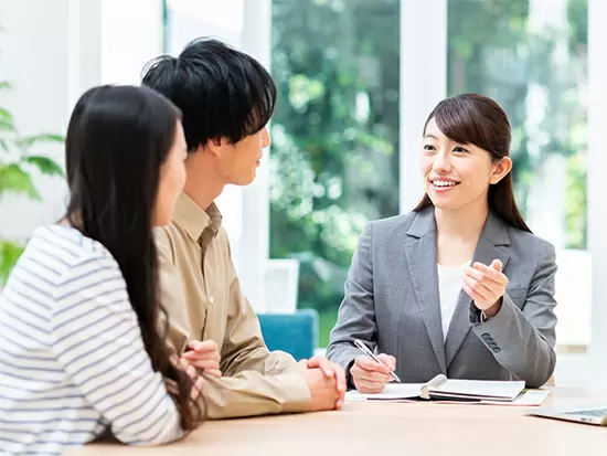 小中高校などの教育機関がメインの営業先です。子育ての経験などが活かせます。