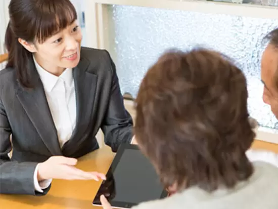 訪問営業やイベント企画を実施するポジションの募集です。40代から60代まで幅広く活躍しています。