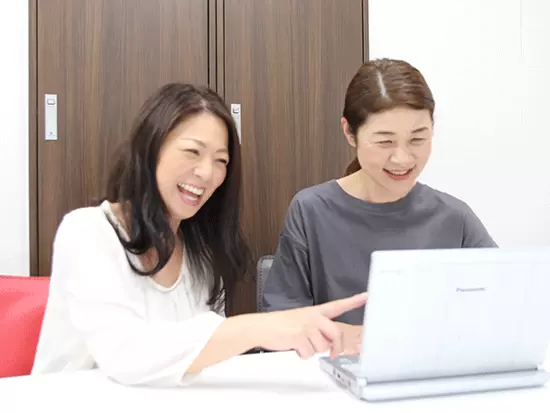 メンバー同士、お互いに連携をとりながら業務を進めています。