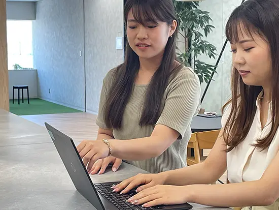 未経験で入社した女性が多数活躍中！ネイルなどオシャレを楽しみながら働けます♪