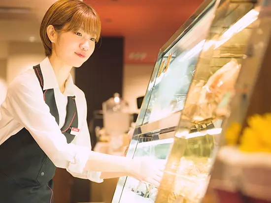 ゆとりある接客と落ち着いた店内装飾で、どんな時も心安らげる空間を生み出しています。