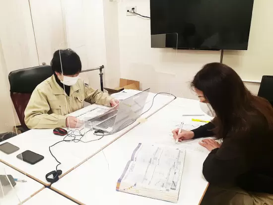 オフィスは集中できる環境が整っています。定時帰社目指して頑張りましょう！
