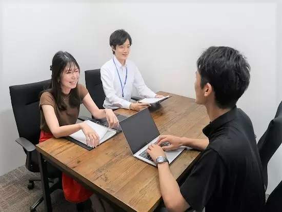 分からないことは先輩がしっかりレクチャーするのでご安心ください。
