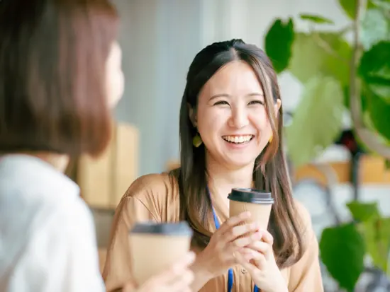 コンパクトな規模なので、社員同士の距離も近く、和気あいあいとした雰囲気です。